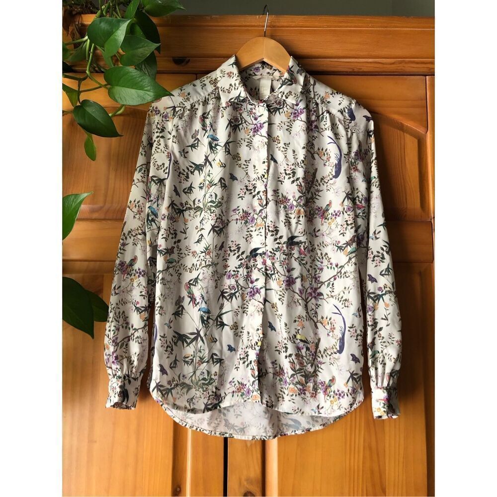 H&M White Flowers, birds, butterflies Button Down Blouse SZ 2